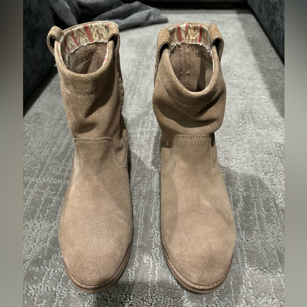 Tom’s booties. Women’s.